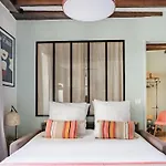 Apartment Marais Place Des Vosges Peaceful Air-conditioned Paris