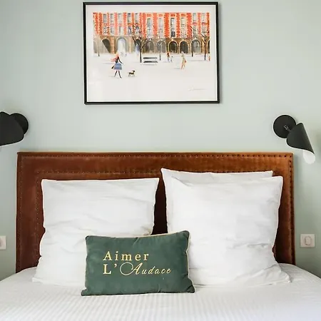 Апартаменты Marais Place Des Vosges Peaceful Air-conditioned Париж