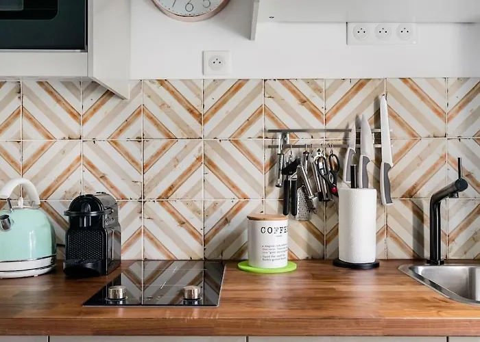 Marais Place Des Vosges Peaceful Air-conditioned Apartment *