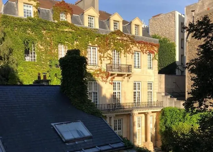 Marais Place Des Vosges Peaceful Air-conditioned Apartment